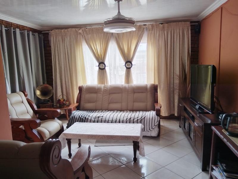 2 Bedroom Property for Sale in Tlhabane North West